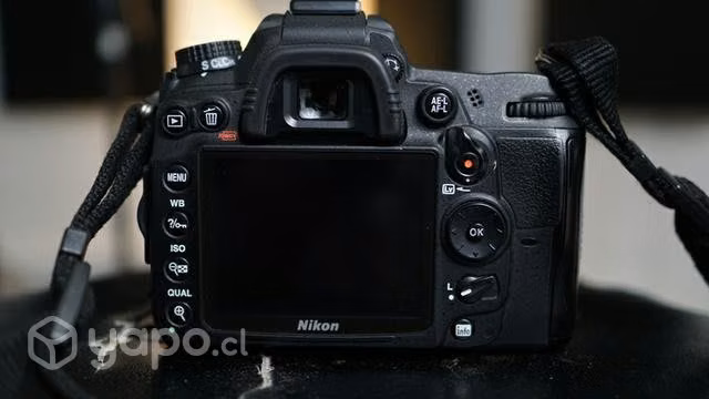 Cámara Nikon D7000 más lente VR 18-200