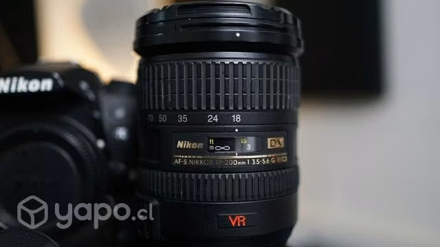 Cámara Nikon D7000 más lente VR 18-200