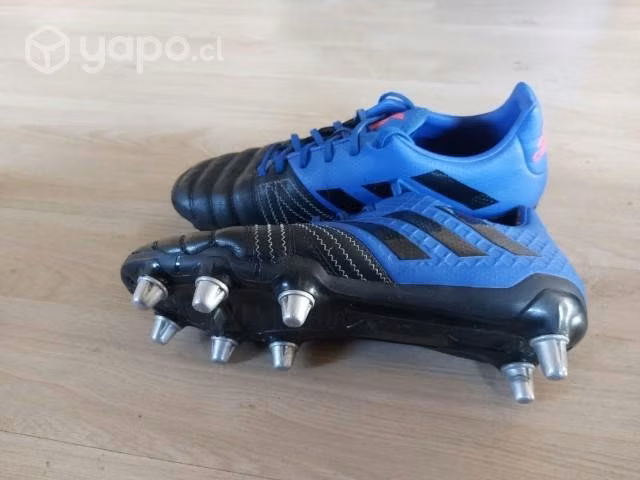 Botines adidas de cuero con toperoles de aluminio
