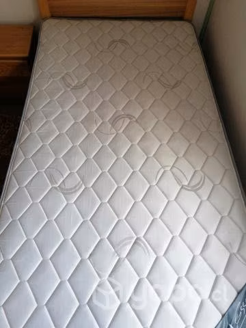 Cama con colchon y veldor