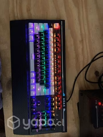 Teclado mecánico 100 por ciento y g203