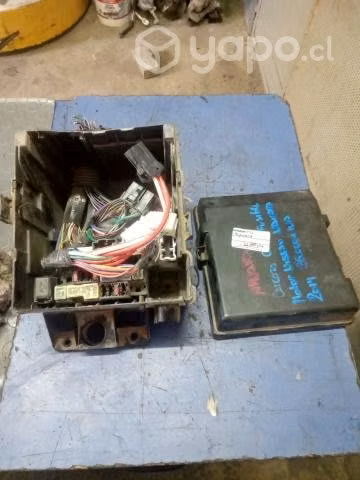 Carcaza caja fusible motor Nissan Navara 2008 al 2