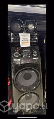 Lavadora, tablet y equipo de sonido