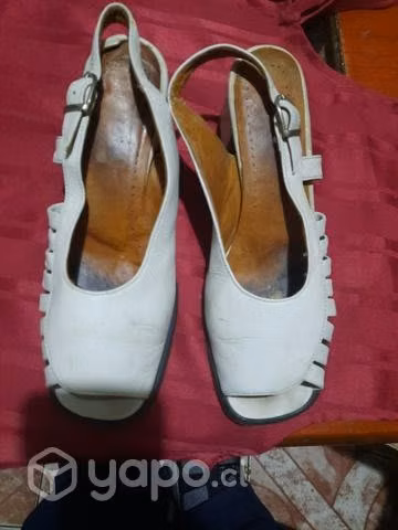Chalas blancas dama
