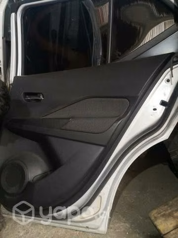Tapiz trasera derecha Nissan kicks 2020/21