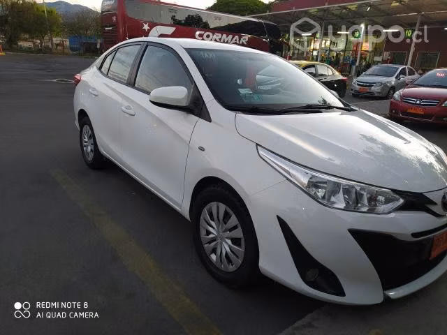 Taxi ejecutivo Toyota yaris 2018 con cupo