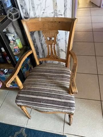 Mesa extensible de madera antigua