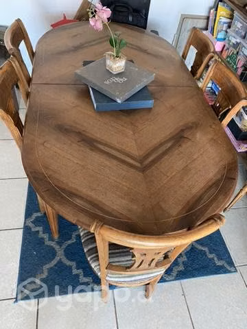 Mesa extensible de madera antigua