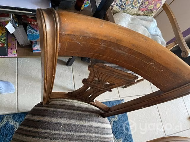 Mesa extensible de madera antigua