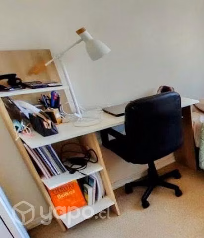 Escritorio, silla , lámpara