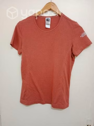 North Face polera modelo Vapor Wick