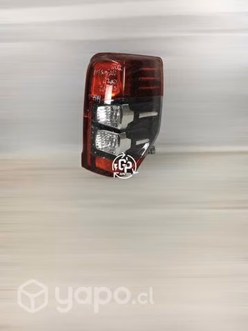 Foco trasero RH Mitsubishi l