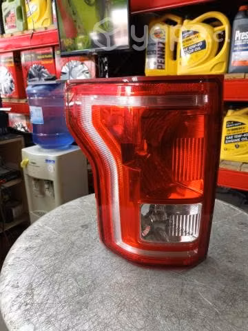 Foco LH Ford F-150 XLT 2016 Usado Original