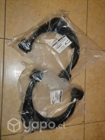 Bandejas superiores Toyota hilux (par)