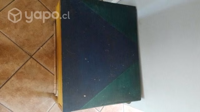 Velador antiguo restaurado pintado a mano
