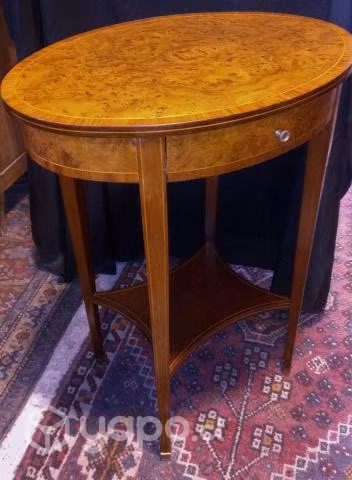 Fina antigua mesa lateral oval Francesa