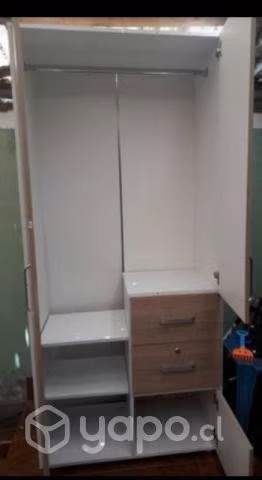 Closet 2 puertas 2 cajones y un espacio para zapat
