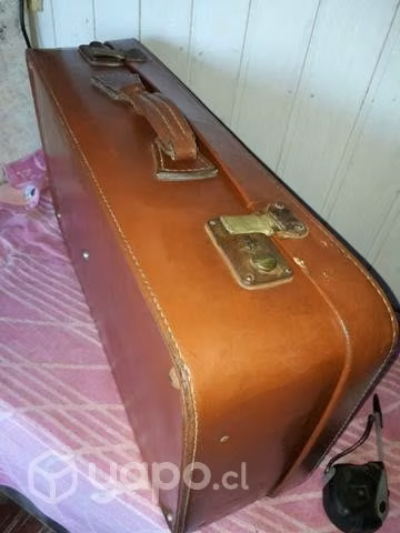 Maleta antigua de cuero grueso para decoracion