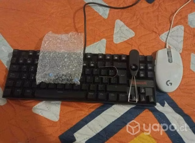 Teclado. mouse y audifonos juntos y separados