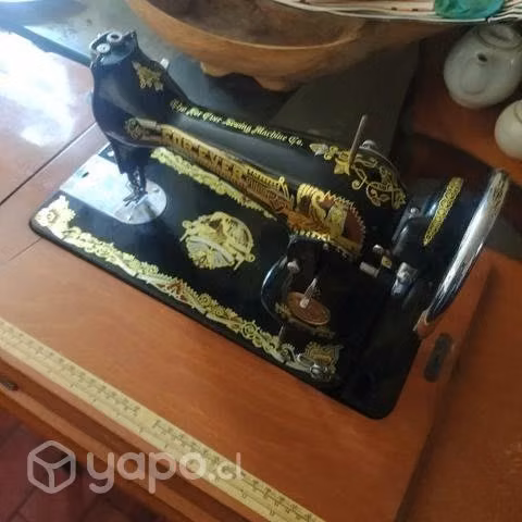 Antigua maquina de coser marca FOR EVER
