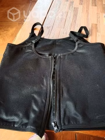 Tengo 2 corset y un par de zapatillas.
