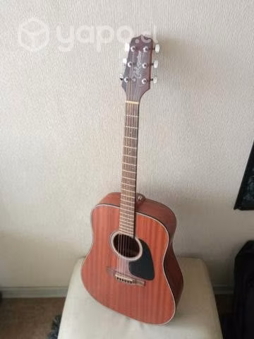 Guitarra acústica marca Takamine