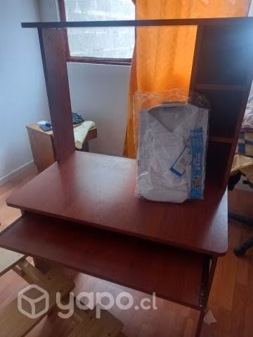 , escritorio,oso grande peluche y 2 camisas