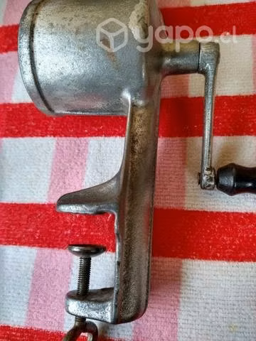 Antiguo molino para direferentes uso café ,granos