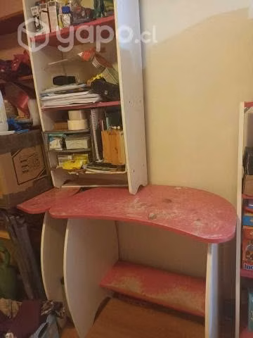 Escritorio y repisa