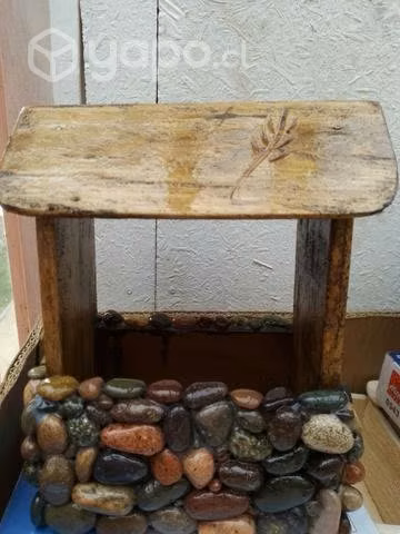 Jardinera tipo pozo de los deseos de madera.