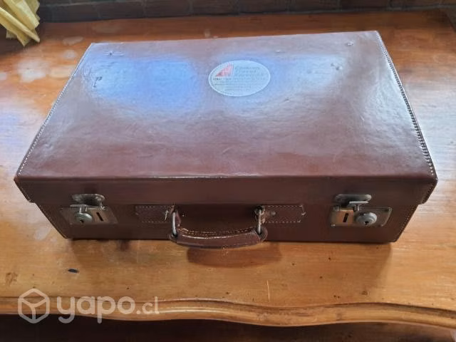 Hermosa meta de cuero con necessaire años 50