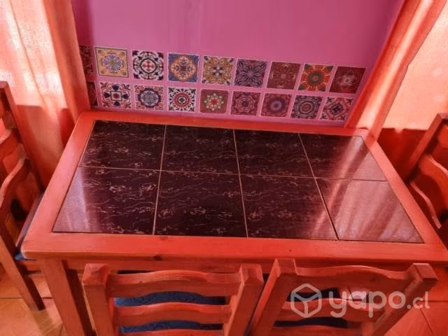 Comedor con ceramica más 4 sillas