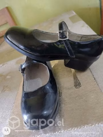 Zapatos charol 28 buen estado