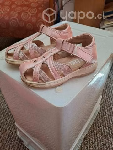 Zapatos de niña diferentes talla