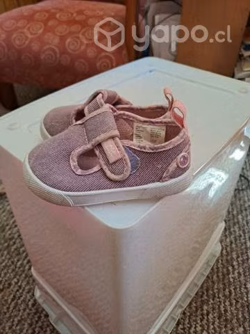 Zapatos de niña diferentes talla