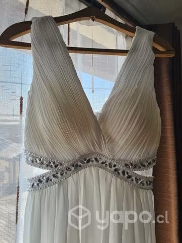 Vestido de novia y zapatos nuevos