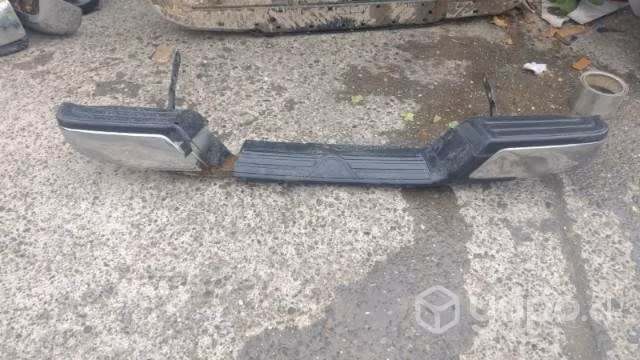 Parachoque trasero Mitsubishi l200 detalle