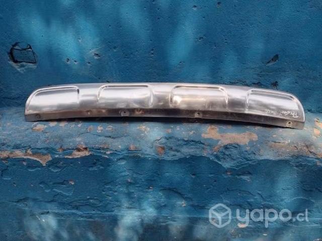 Moldura de parachoque tras Peugeot 3008 2009-2015