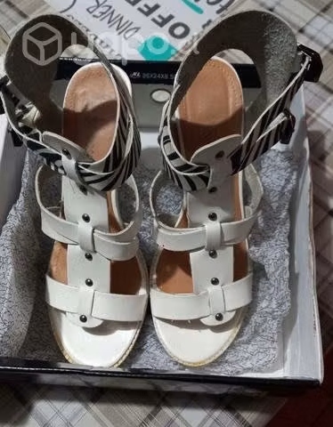 Sandalias blancas casual