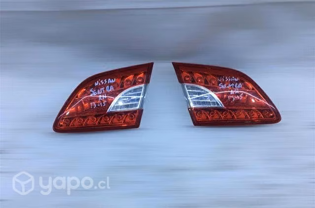 Foco maleta LH RH Nissan Sentra 2013 2015