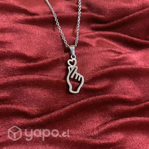 Collares más aritos y cadenas