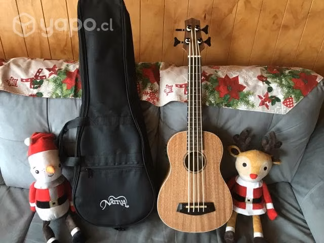 Ukelele Bass Electroacústico