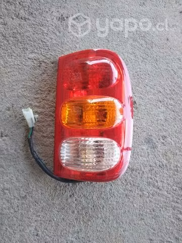 Foco trasero Mahindra Pick up rh Derecho