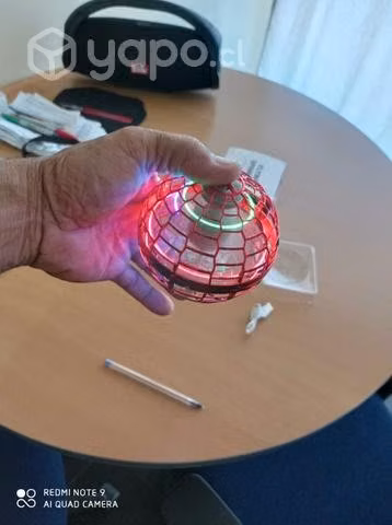 Esfera voladora de colores recargable