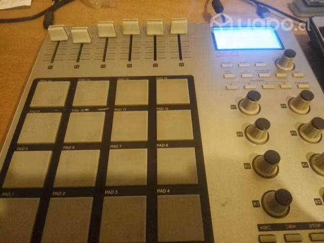 Controlador AKAI MPD24 (en buen estado)