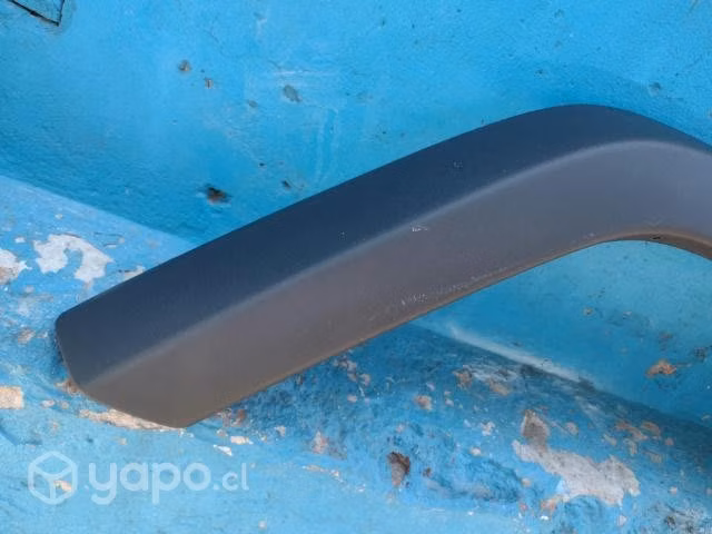 Moldura izq de tapabarro Jeep Wrangler 08-16