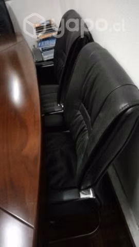 Mesón y sillas oficina