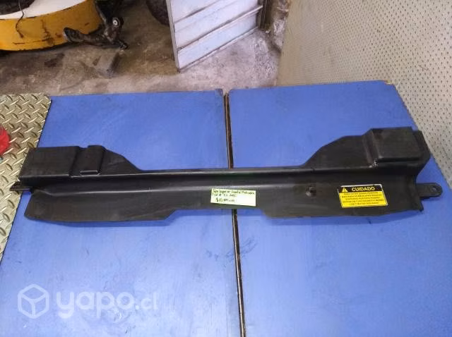 Moldura superior frontal Mahindra Pick up