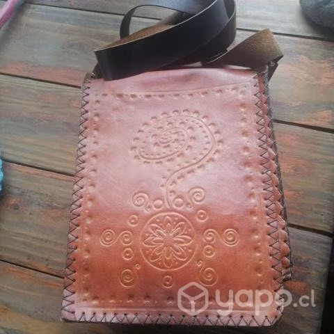Cartera de cuero*ARGENTINA