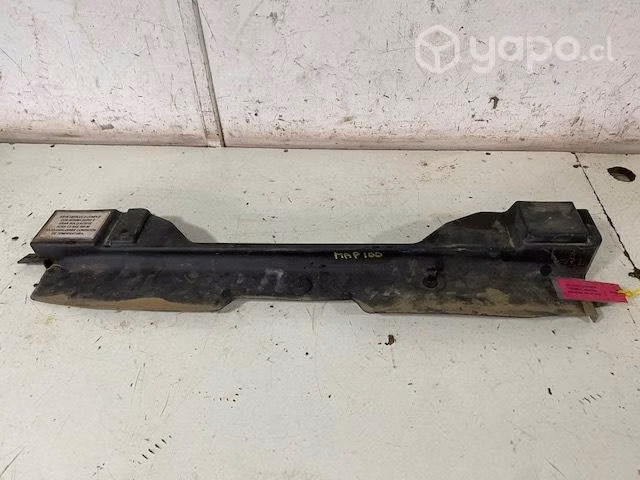 Moldura superior frontal (MAP100) Mahindra Pik Up
